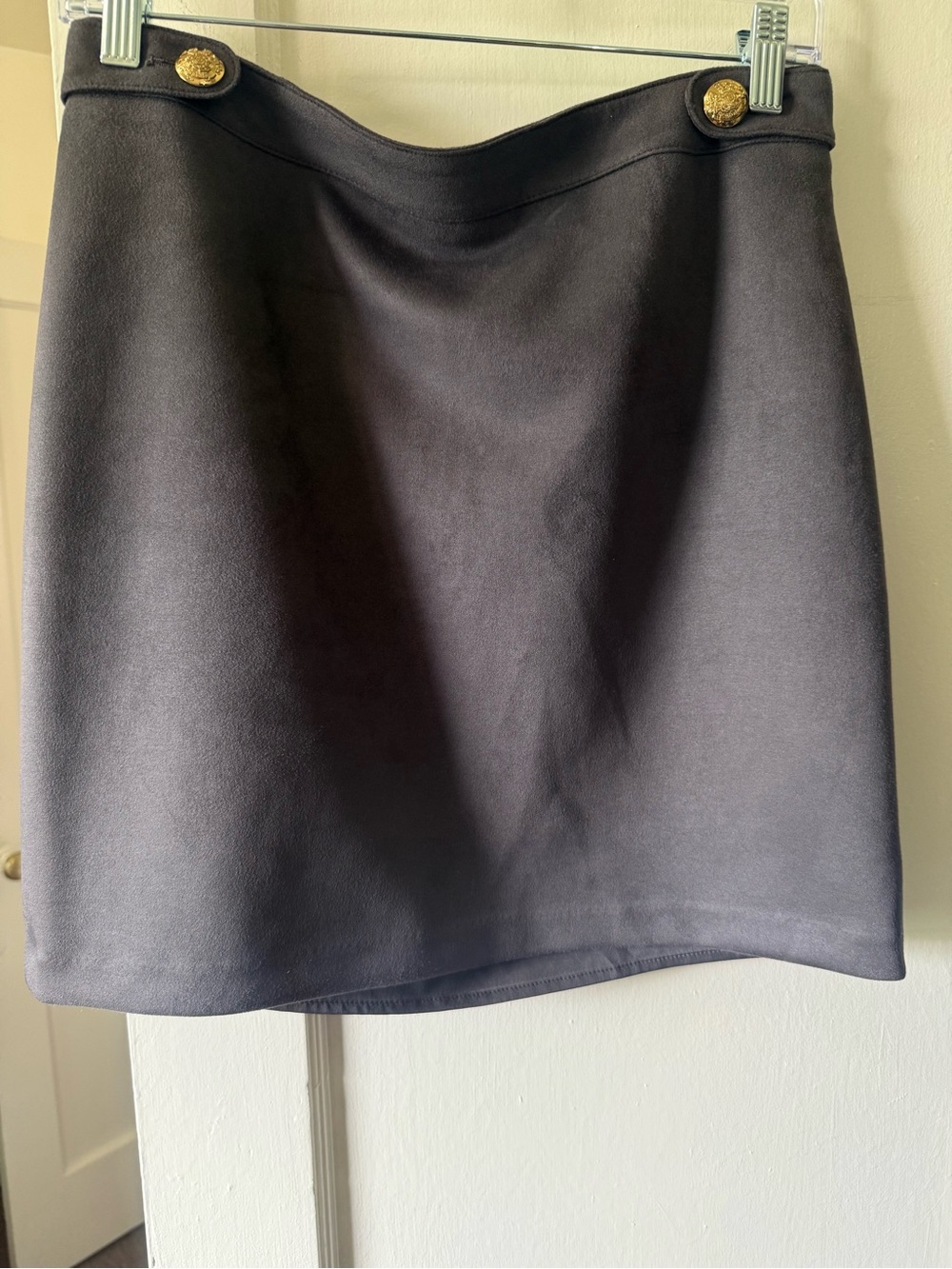 White House Black Market Gray Faux Suede Gold Button Mini Boot Skirt Size‎ 2